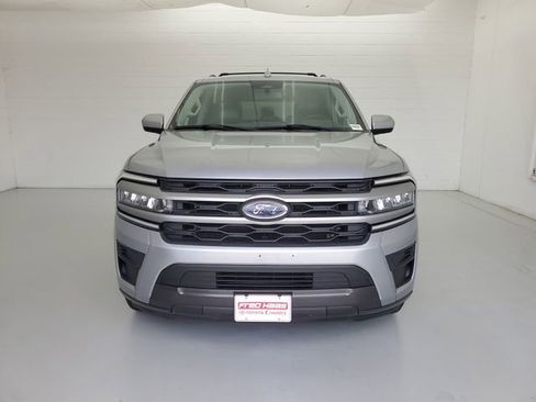 Used 2024 Ford Expedition Max XLT AWD/4WD image 3
