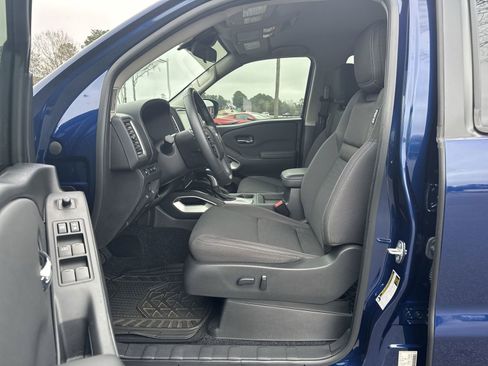 Used 2022 Nissan Frontier SV image 16
