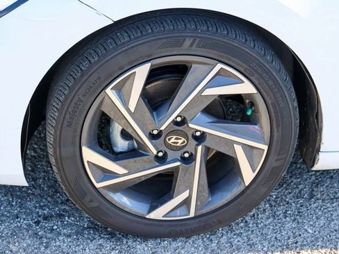Used 2025 Hyundai Elantra SEL image 7
