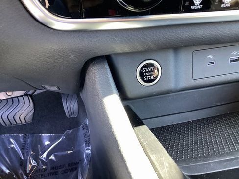 Used 2023 Nissan Rogue SV image 16