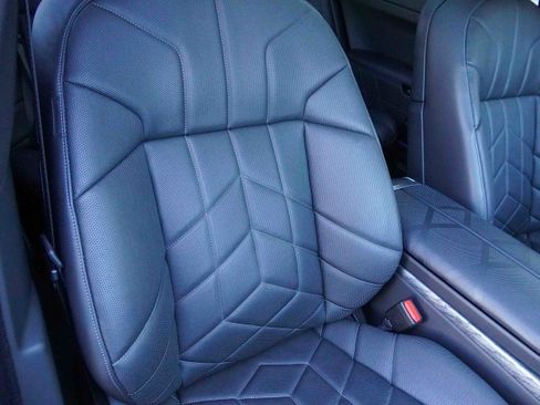 Certified 2023 BMW 760i xDrive w/ Executive Package image 13