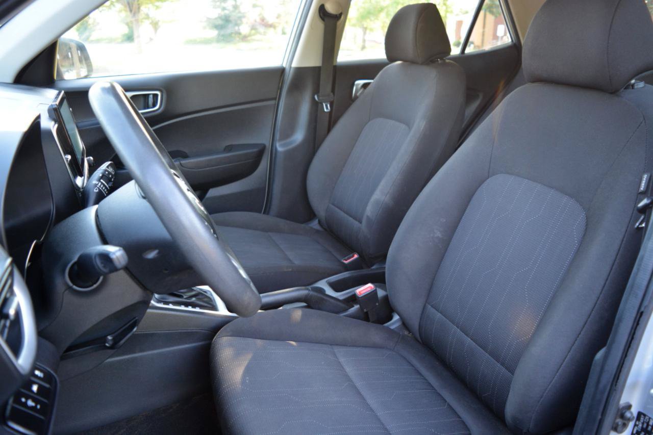 Used 2021 Hyundai Venue SE FWD image 10