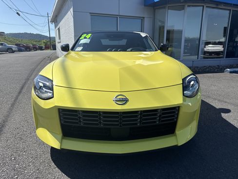 Used 2024 Nissan Z Performance w/ Floor Mat Package RWD image 8