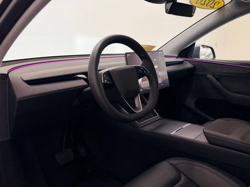 Used 2026 Tesla Model Y AWD image 12