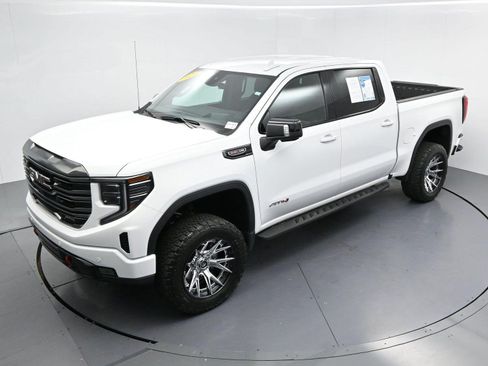 Used 2023 GMC Sierra 1500 AT4 w/ AT4 Premium Package AWD/4WD image 43
