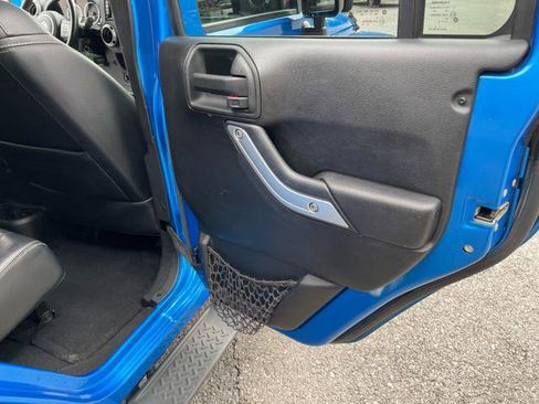Used 2015 Jeep Wrangler Unlimited Sahara w/ Connectivity Group AWD/4WD image 25