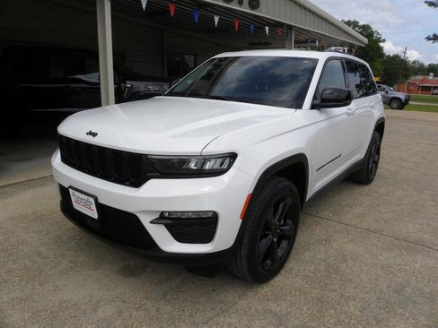 Used 2023 Jeep Grand Cherokee Limited w/ Black Appearance Package AWD/4WD image 5