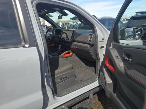 Used 2025 Nissan Frontier PRO-4X AWD/4WD image 10