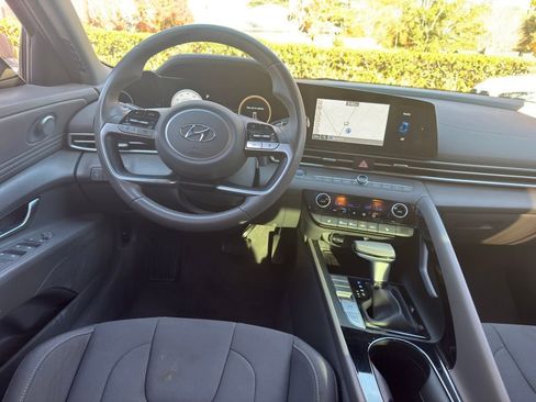 Used 2023 Hyundai Elantra SEL w/ Convenience Package image 22