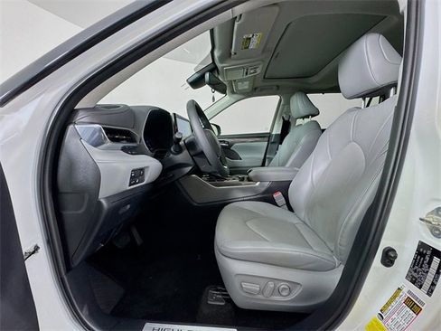 Used 2023 Toyota Highlander Limited image 39
