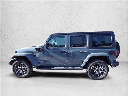 Used 2024 Jeep Wrangler Unlimited AWD/4WD image 12