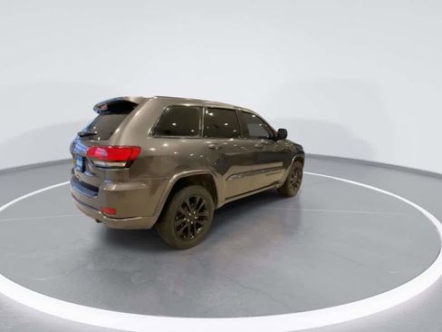 Used 2018 Jeep Grand Cherokee Altitude image 8