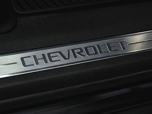 Used 2021 Chevrolet Suburban Z71 w/ Z71 Off-Road Package AWD/4WD image 14