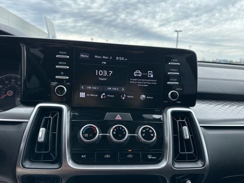 Used 2023 Kia Sorento LX image 14