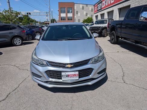 Used 2018 Chevrolet Cruze LS FWD image 4