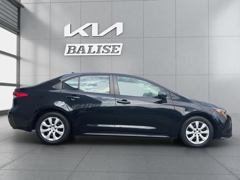 Used 2023 Toyota Corolla LE FWD image 2