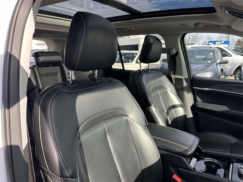 Certified 2023 Jeep Grand Cherokee Limited w/ Black Appearance Package image 26