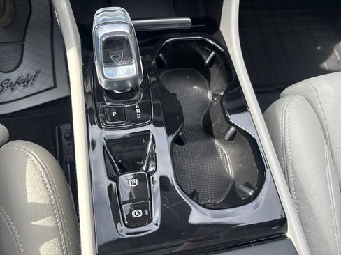 Certified 2024 Volvo XC40 B5 Plus w/ Climate Package AWD/4WD image 31