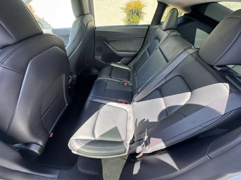 Used 2021 Tesla Model Y Long Range AWD/4WD image 19