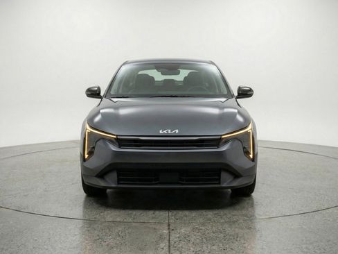 Used 2025 Kia K4 LXS image 2