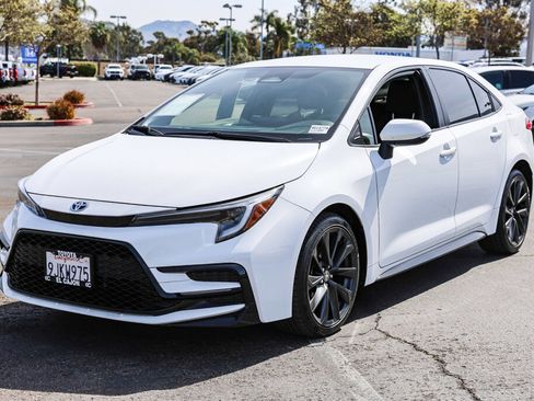 Certified 2024 Toyota Corolla SE image 17