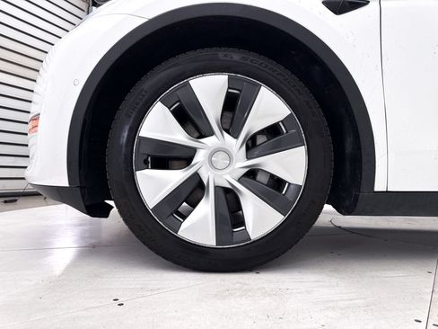 Used 2021 Tesla Model Y Long Range AWD/4WD image 15