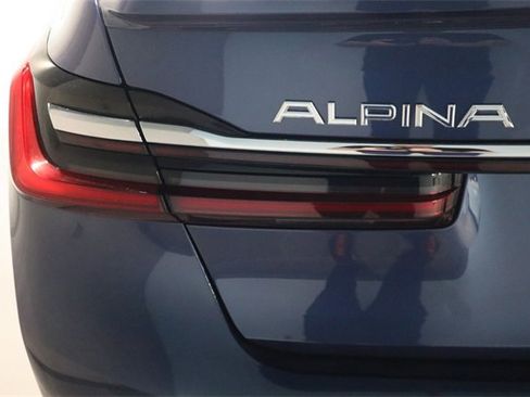 Certified 2022 BMW ALPINA B7 xDrive w/ Luxury Rear Seating Package image 43