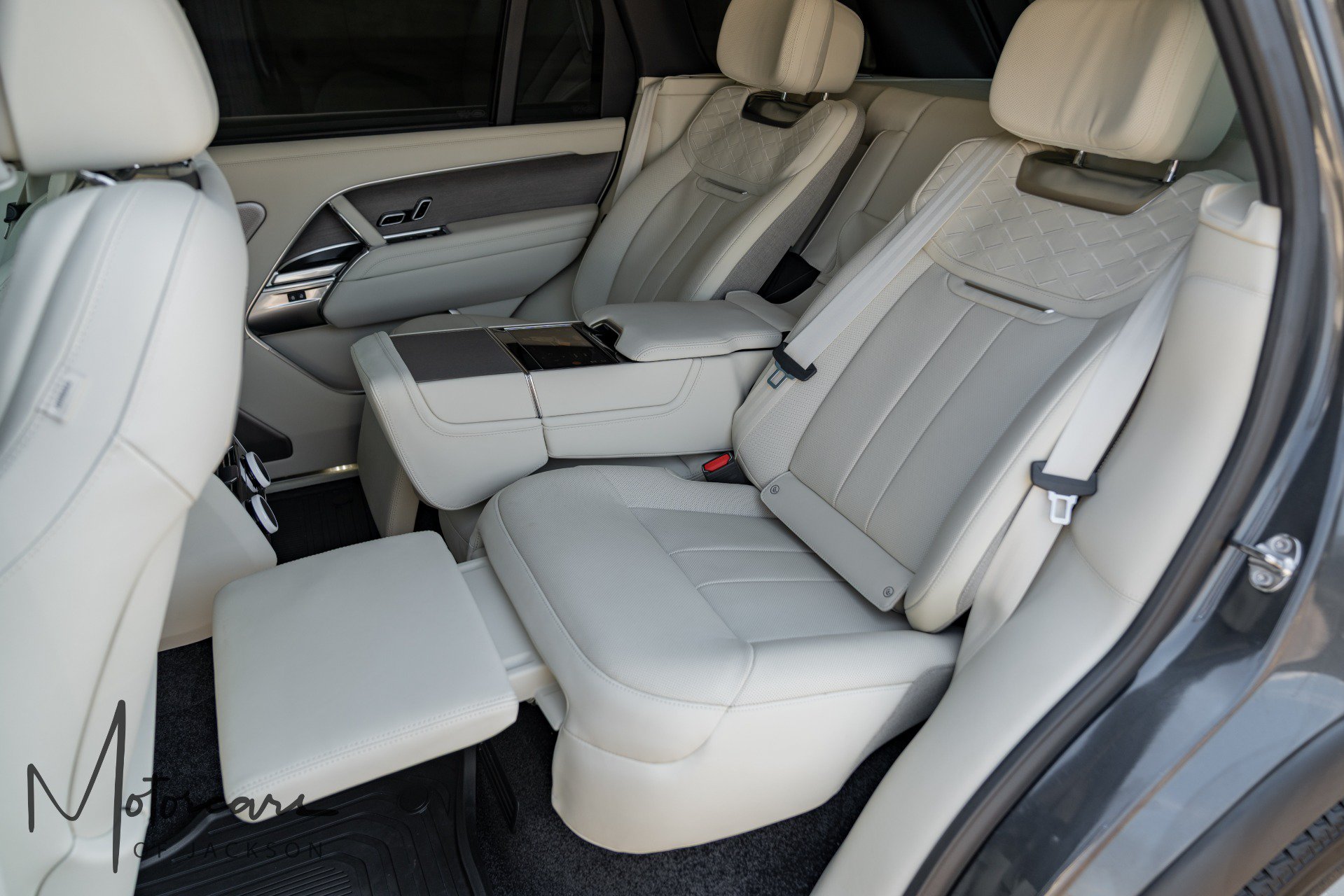Used 2025 Land Rover Range Rover SV AWD/4WD image 20