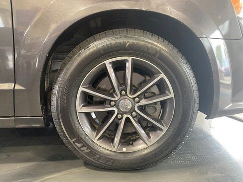 Used 2017 Dodge Grand Caravan SXT image 7