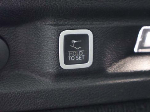 Used 2022 Jeep Grand Cherokee L Overland w/ Advanced Protech Group III image 26