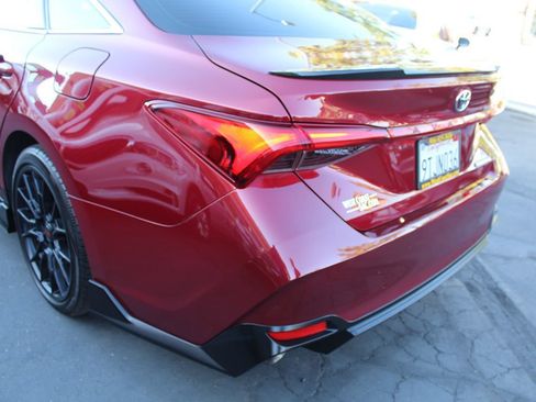 Used 2019 Toyota Avalon Touring w/ Preferred Accessory Package FWD image 17