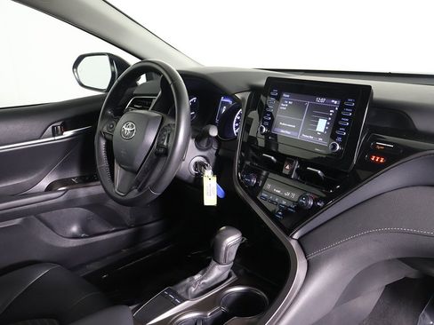 Used 2024 Toyota Camry SE image 23