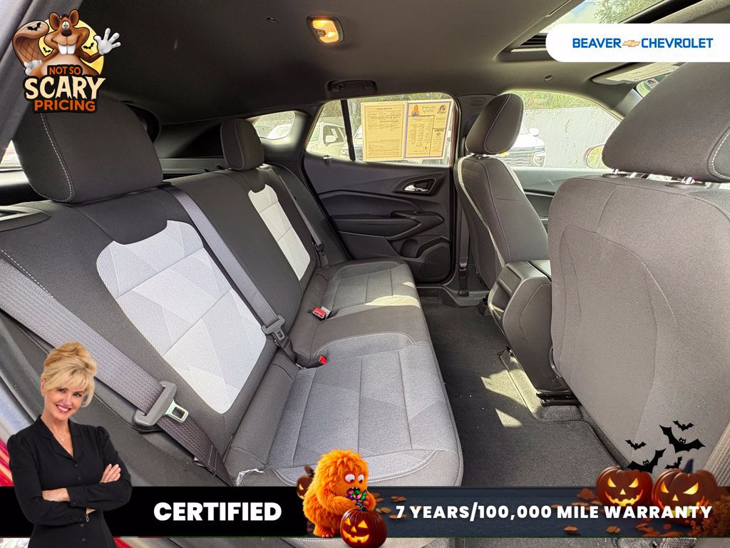 Used 2025 Chevrolet Trax RS w/ Sunroof Package FWD image 26