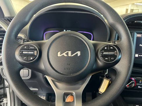 Used 2025 Kia Soul LX w/ LX Technology Package FWD image 28