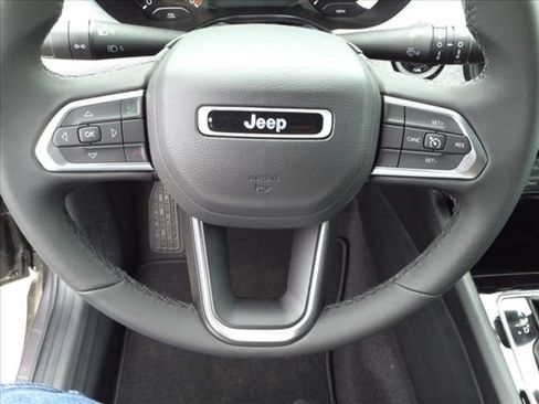 Used 2024 Jeep Compass Latitude AWD/4WD image 13
