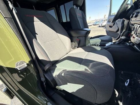Used 2024 Jeep Wrangler Unlimited Rubicon w/ Technology Group image 19