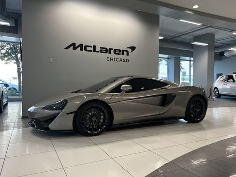 Used 2017 McLaren 570S image 2