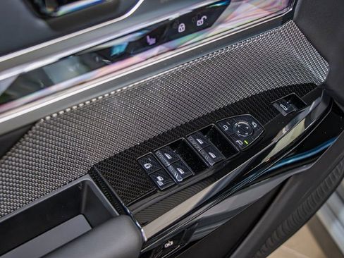 Used 2025 BMW 740i xDrive image 15