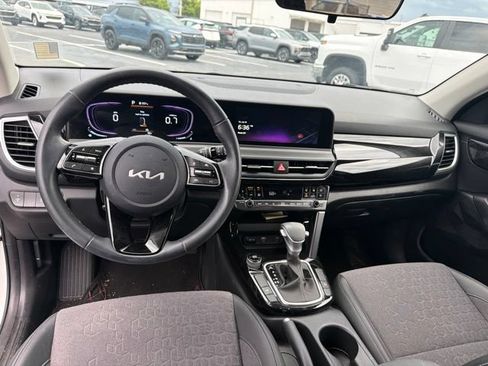 Used 2025 Kia Seltos S FWD image 12