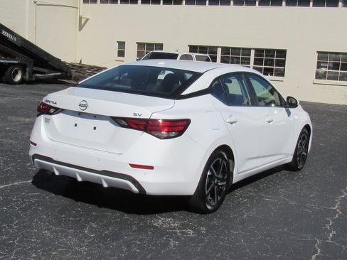 Used 2024 Nissan Sentra SV image 3