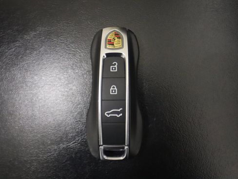 Used 2025 Porsche Cayenne image 25