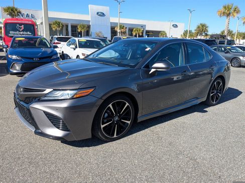 Used 2018 Toyota Camry XSE image 8