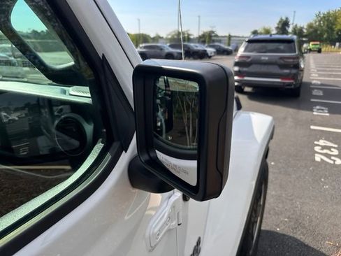 Used 2021 Jeep Wrangler Sport AWD/4WD image 12