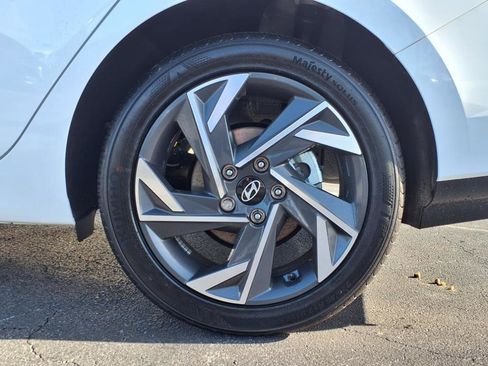 New 2025 Hyundai Elantra SEL image 28