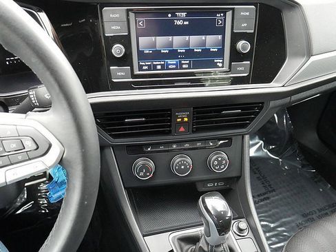 Used 2024 Volkswagen Jetta Sport image 32