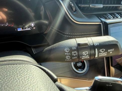 Used 2025 Jeep Grand Cherokee Limited w/ Luxury Tech Group II AWD/4WD image 42