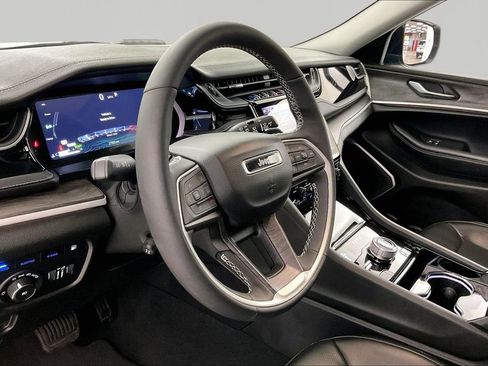 Used 2023 Jeep Grand Cherokee 4WD 4xe w/ Luxury Tech Group II image 16