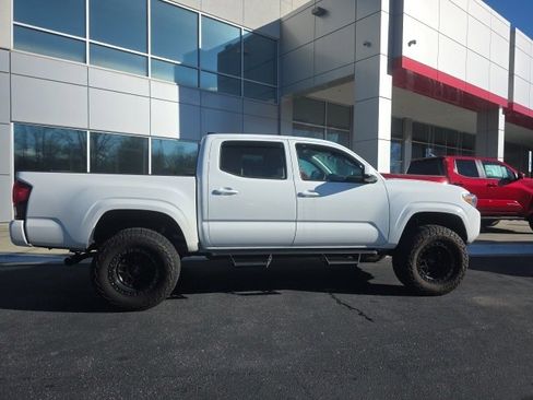 Used 2023 Toyota Tacoma SR image 5