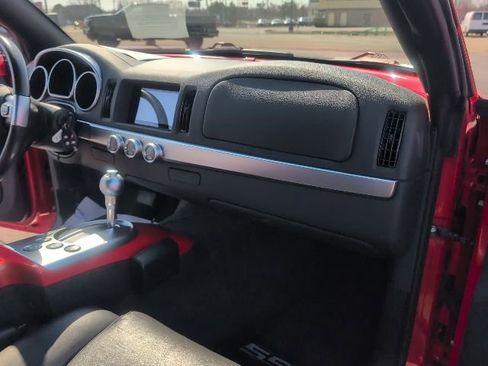 Used 2004 Chevrolet SSR w/ Preferred Equipment Group image 31