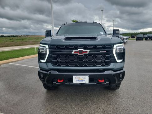 Certified 2025 Chevrolet Silverado 2500 ZR2 w/ Technology Package AWD/4WD image 2